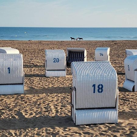 Studio Avec Terrasse, Parking Prive Et Acces Direct A La Plage - Fr-1-465-86 Merville-Franceville-Plage Eksteriør bilde