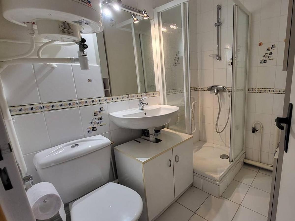 Studio Avec Terrasse, Parking Prive Et Acces Direct A La Plage - Fr-1-465-86 Merville-Franceville-Plage Eksteriør bilde