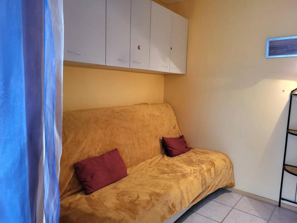 Studio Avec Terrasse, Parking Prive Et Acces Direct A La Plage - Fr-1-465-86 Merville-Franceville-Plage Eksteriør bilde