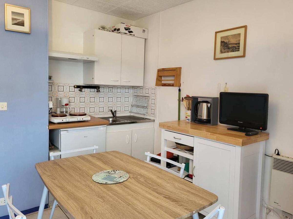Studio Avec Terrasse, Parking Prive Et Acces Direct A La Plage - Fr-1-465-86 Merville-Franceville-Plage Eksteriør bilde