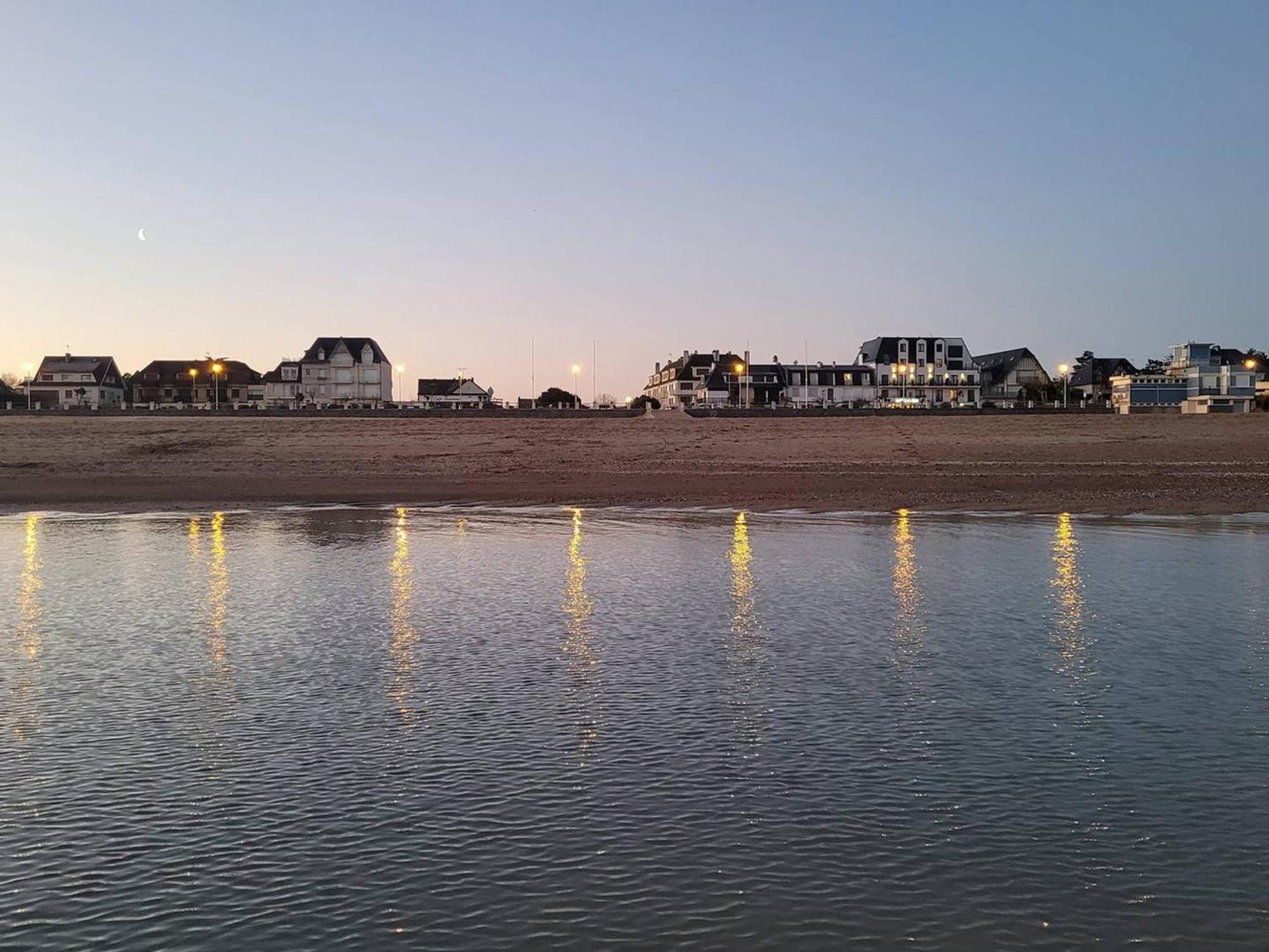 Studio Avec Terrasse, Parking Prive Et Acces Direct A La Plage - Fr-1-465-86 Merville-Franceville-Plage Eksteriør bilde